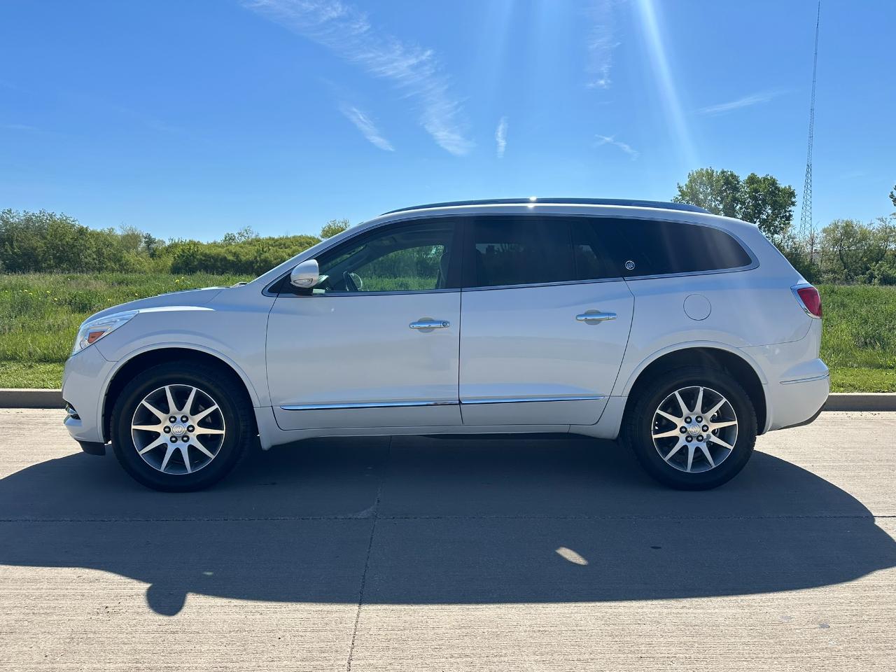 Buick Enclave FWD 4dr Leather 2017