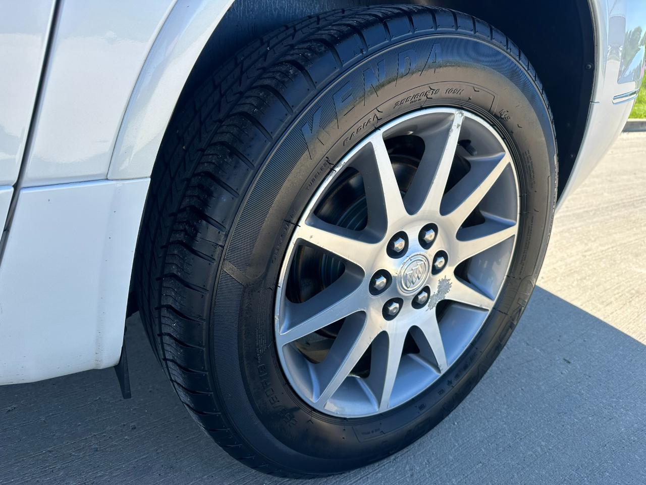 Buick Enclave FWD 4dr Leather 2017