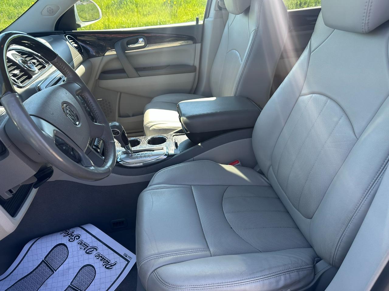 Buick Enclave FWD 4dr Leather 2017