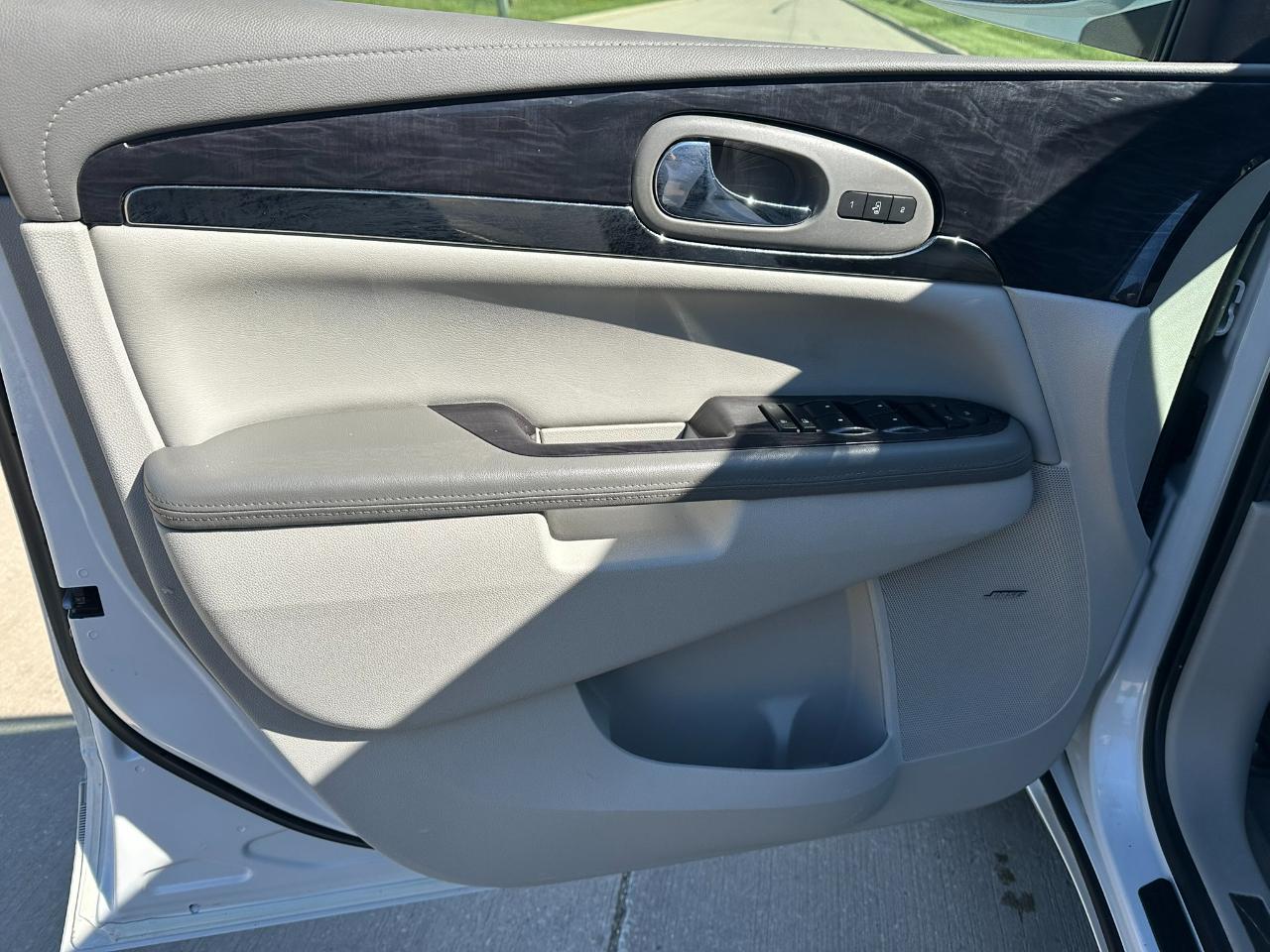 Buick Enclave FWD 4dr Leather 2017