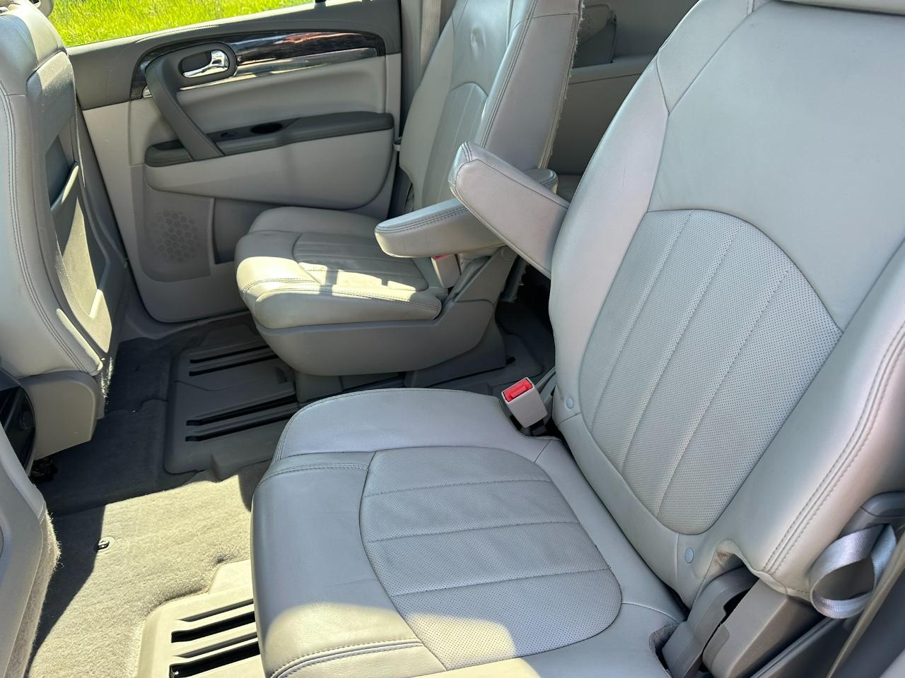 Buick Enclave FWD 4dr Leather 2017