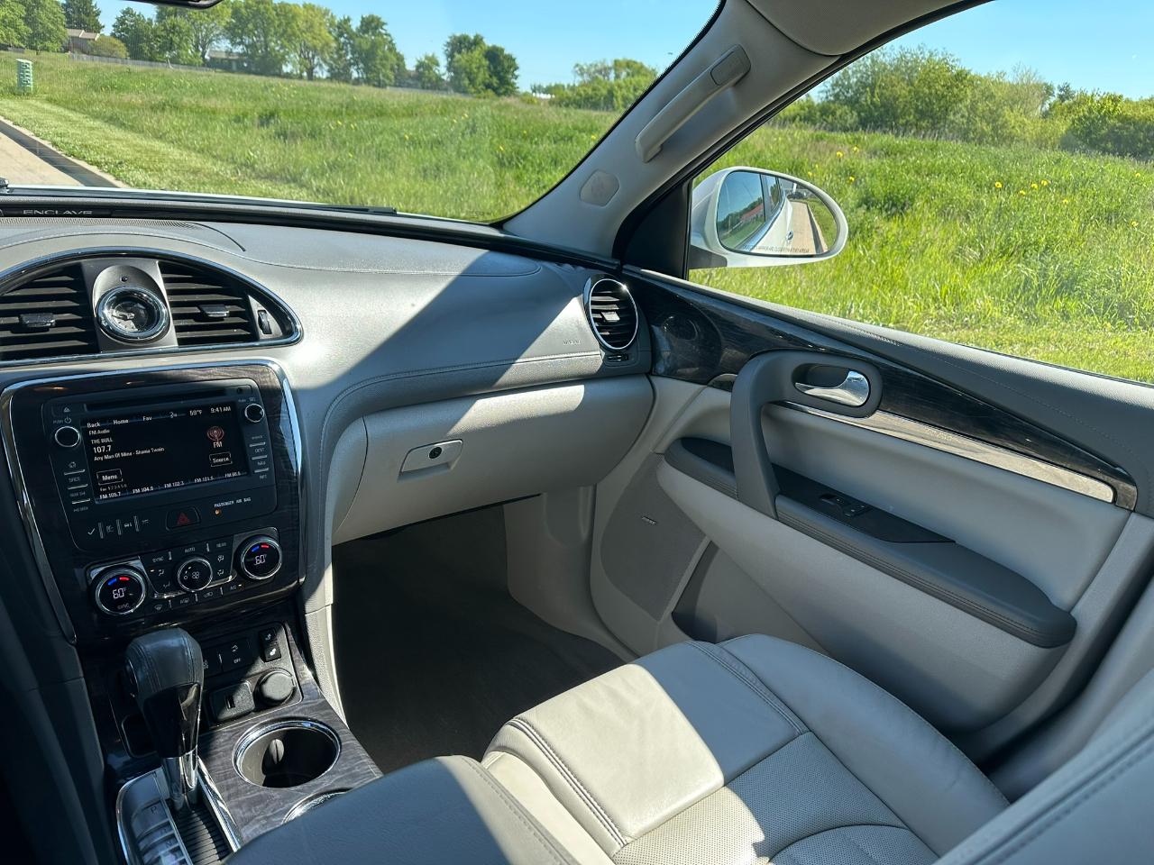 Buick Enclave FWD 4dr Leather 2017