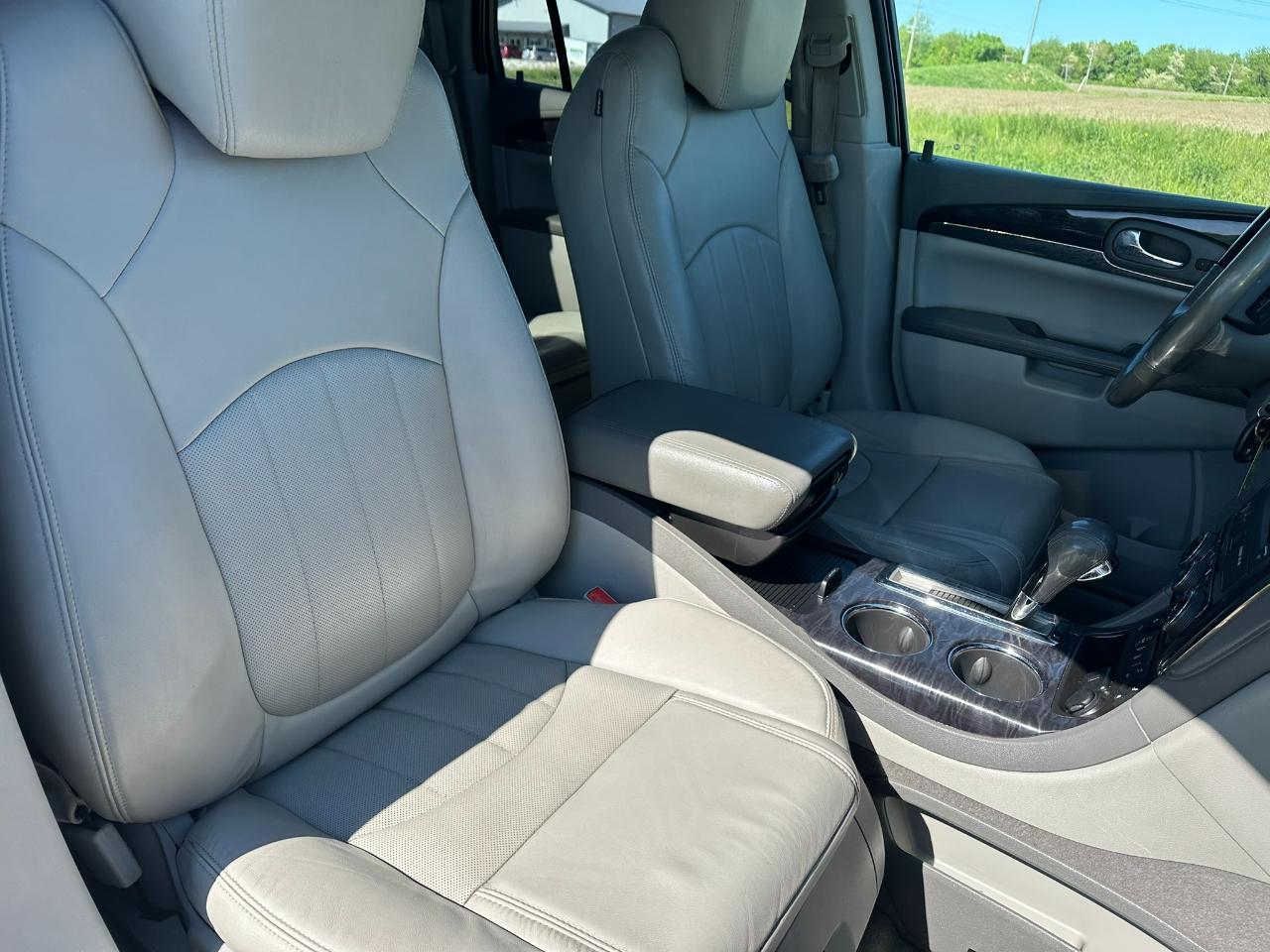 Buick Enclave FWD 4dr Leather 2017