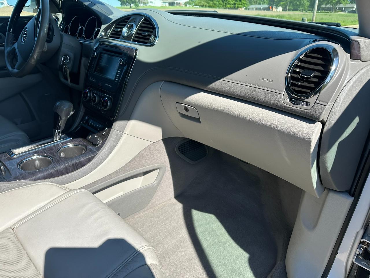 Buick Enclave FWD 4dr Leather 2017