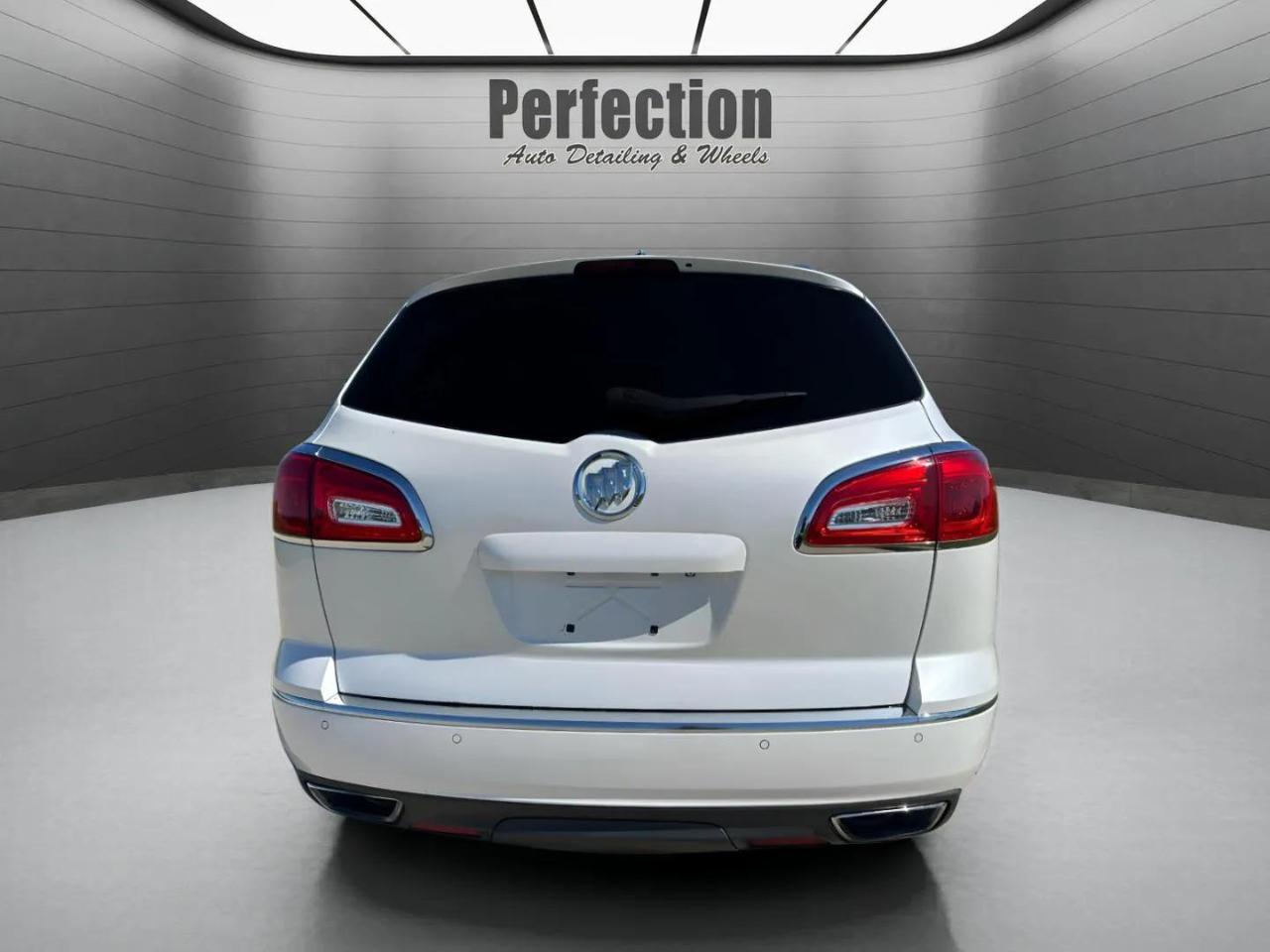 Buick Enclave FWD 4dr Leather 2017