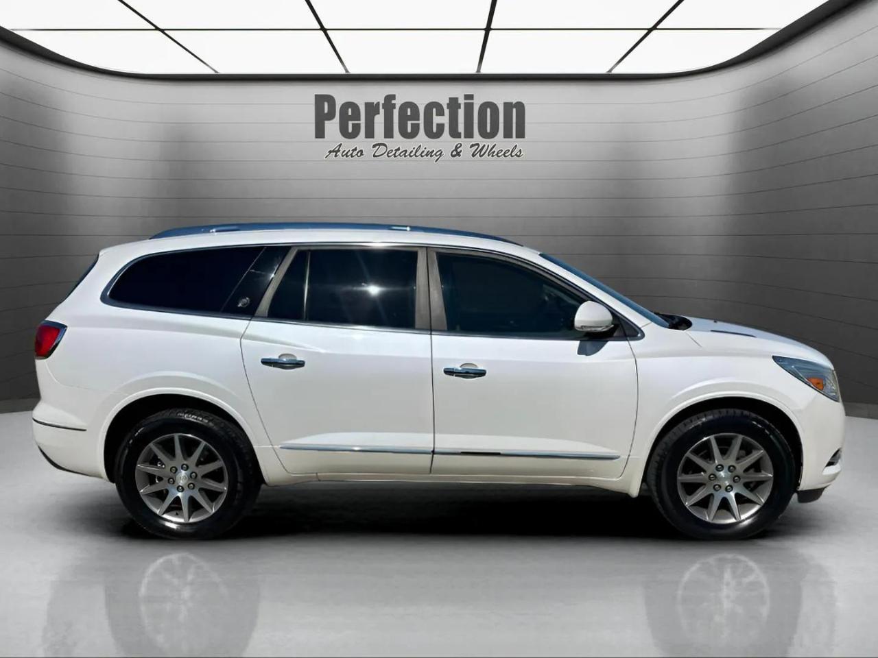 Buick Enclave FWD 4dr Leather 2017