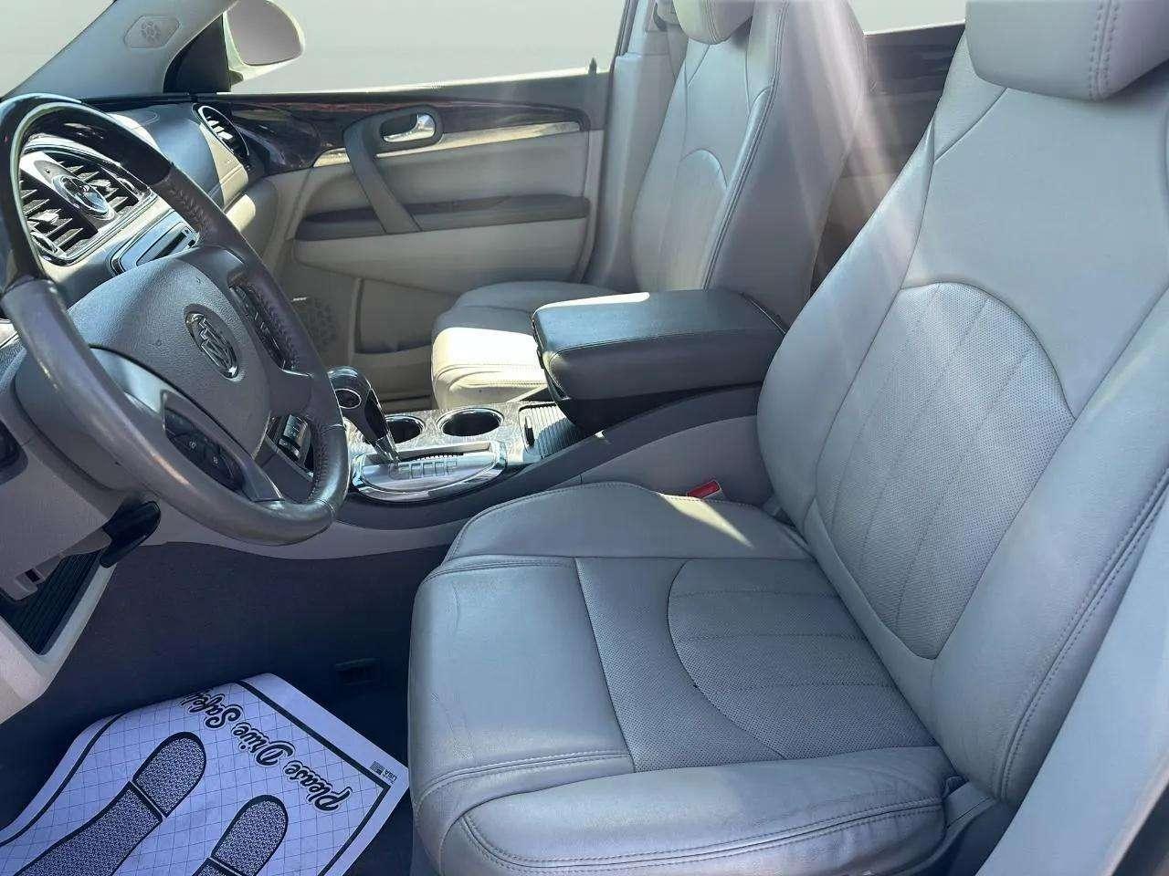 Buick Enclave FWD 4dr Leather 2017