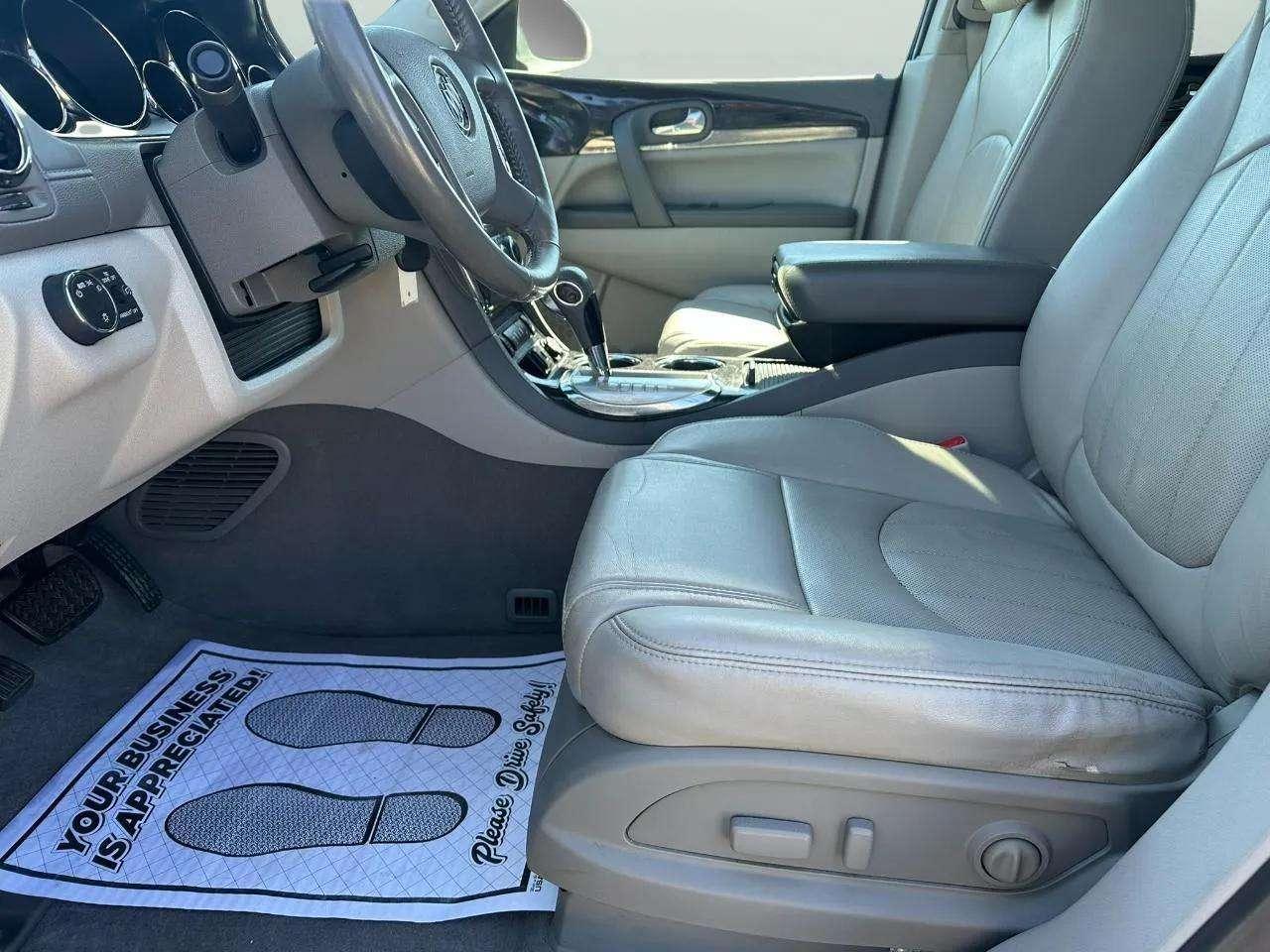 Buick Enclave FWD 4dr Leather 2017
