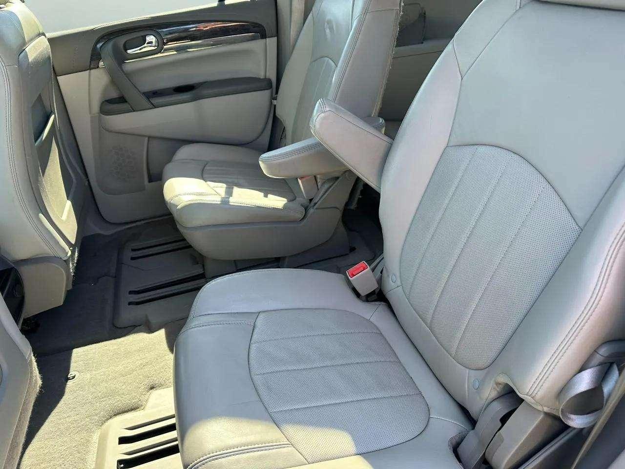 Buick Enclave FWD 4dr Leather 2017