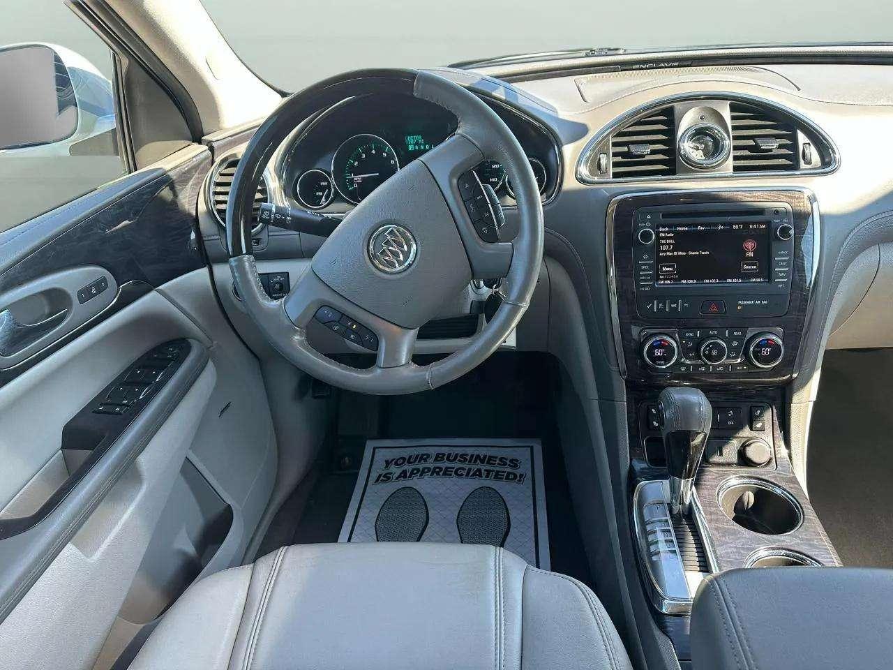 Buick Enclave FWD 4dr Leather 2017