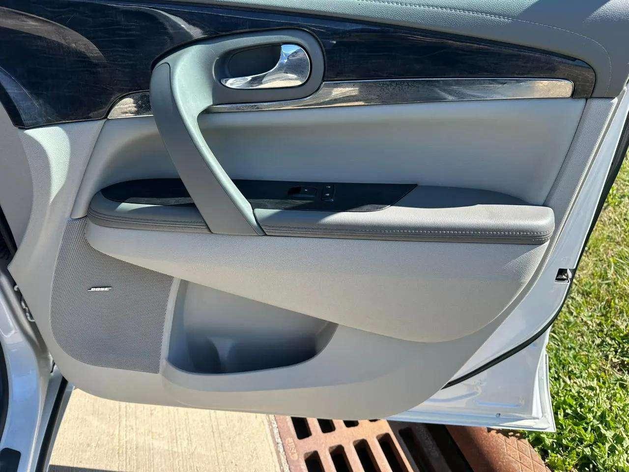 Buick Enclave FWD 4dr Leather 2017