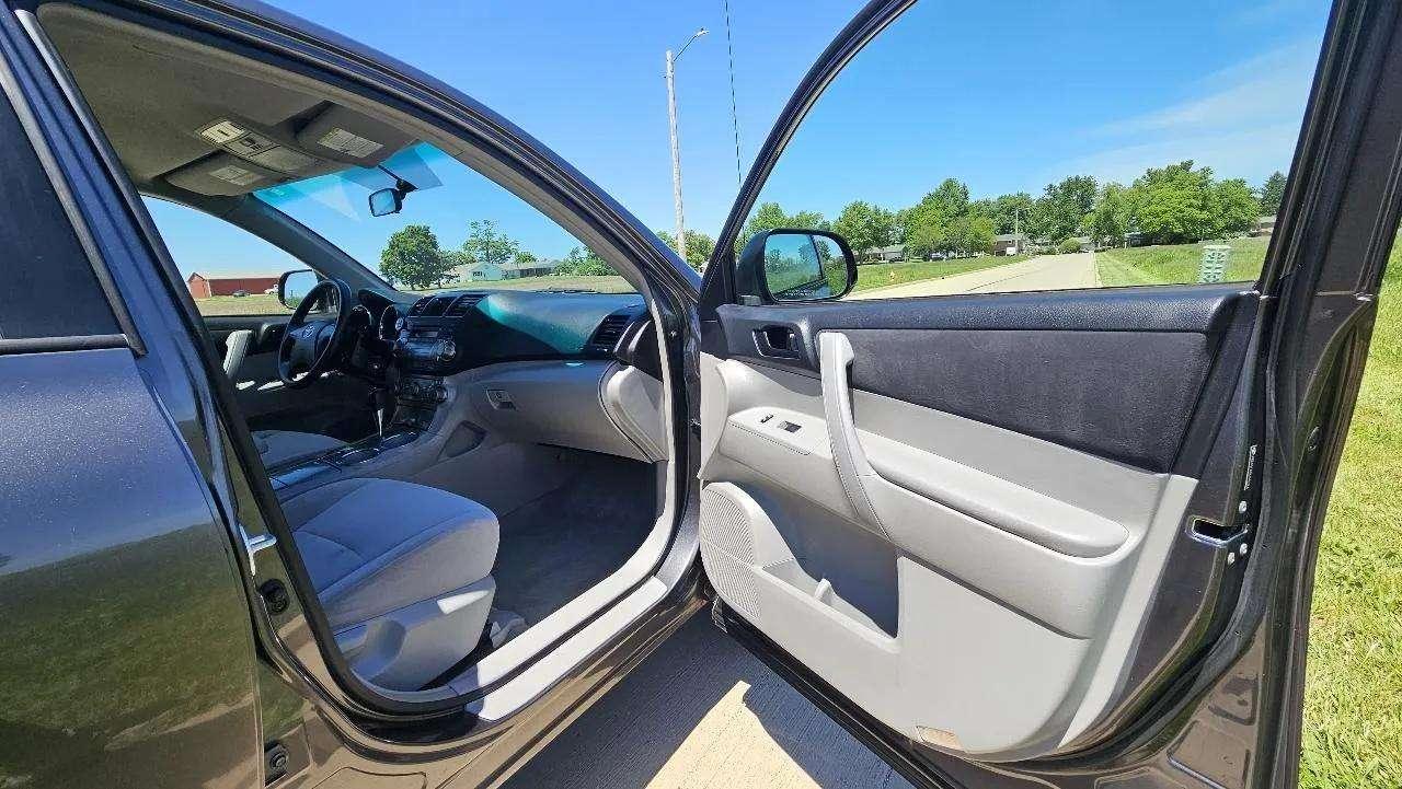 Toyota Highlander 4WD 4dr Base (Natl) 2008