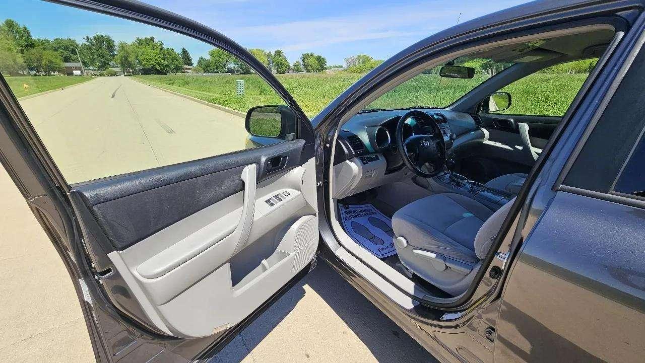 Toyota Highlander 4WD 4dr Base (Natl) 2008