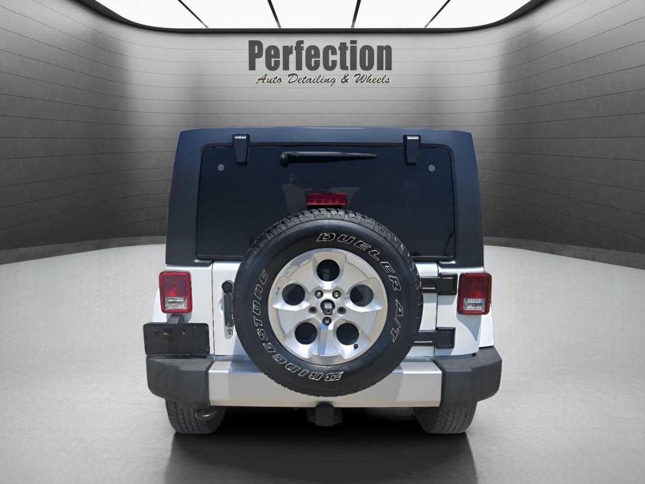 Jeep Wrangler Unlimited 4WD 4dr Sahara 2013