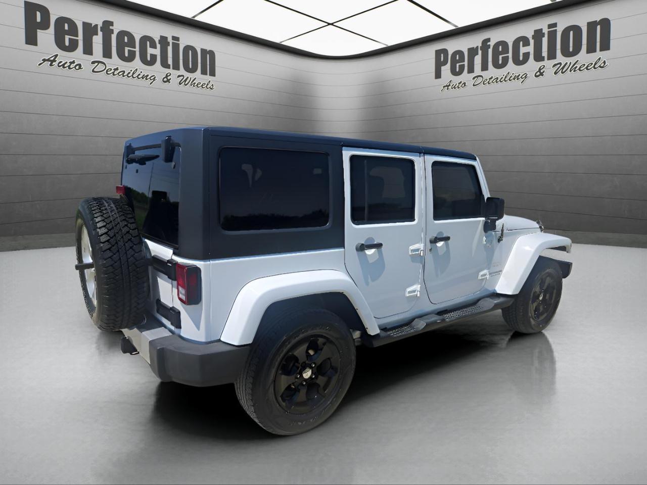 Jeep Wrangler Unlimited 4WD 4dr Sahara 2013