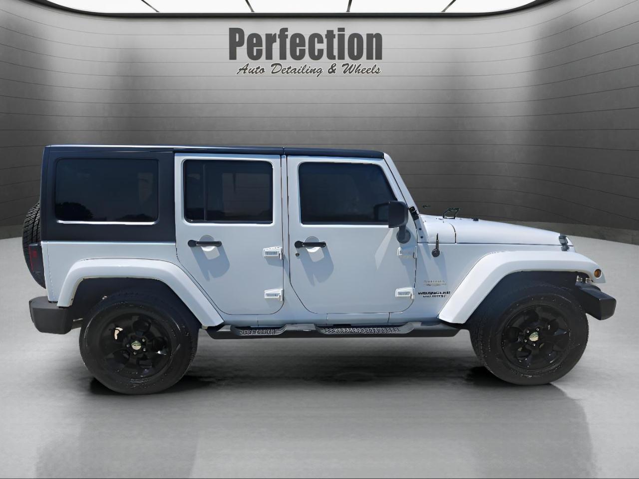 Jeep Wrangler Unlimited 4WD 4dr Sahara 2013