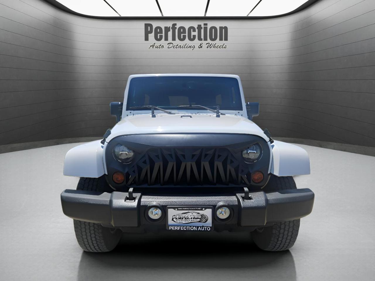 Jeep Wrangler Unlimited 4WD 4dr Sahara 2013