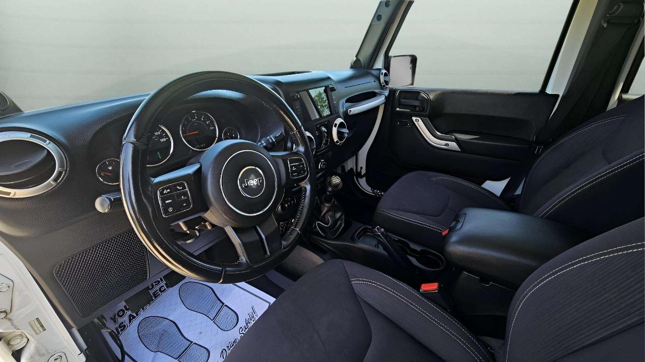 Jeep Wrangler Unlimited 4WD 4dr Sahara 2013