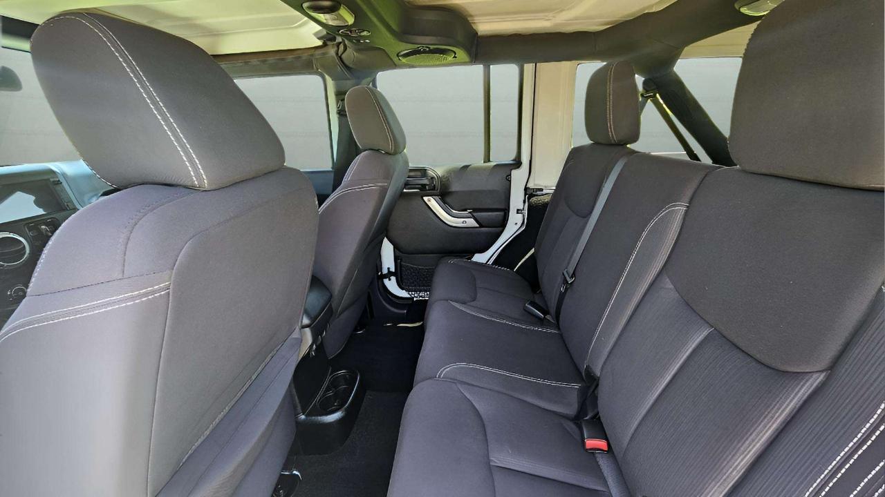 Jeep Wrangler Unlimited 4WD 4dr Sahara 2013