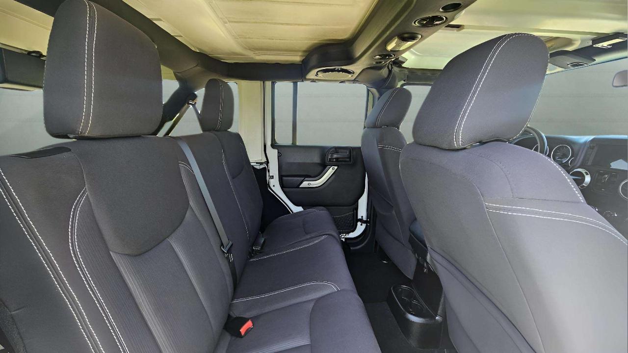 Jeep Wrangler Unlimited 4WD 4dr Sahara 2013