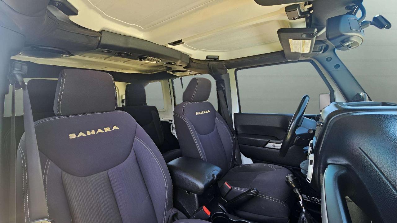 Jeep Wrangler Unlimited 4WD 4dr Sahara 2013