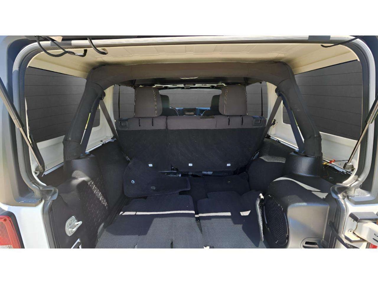 Jeep Wrangler Unlimited 4WD 4dr Sahara 2013