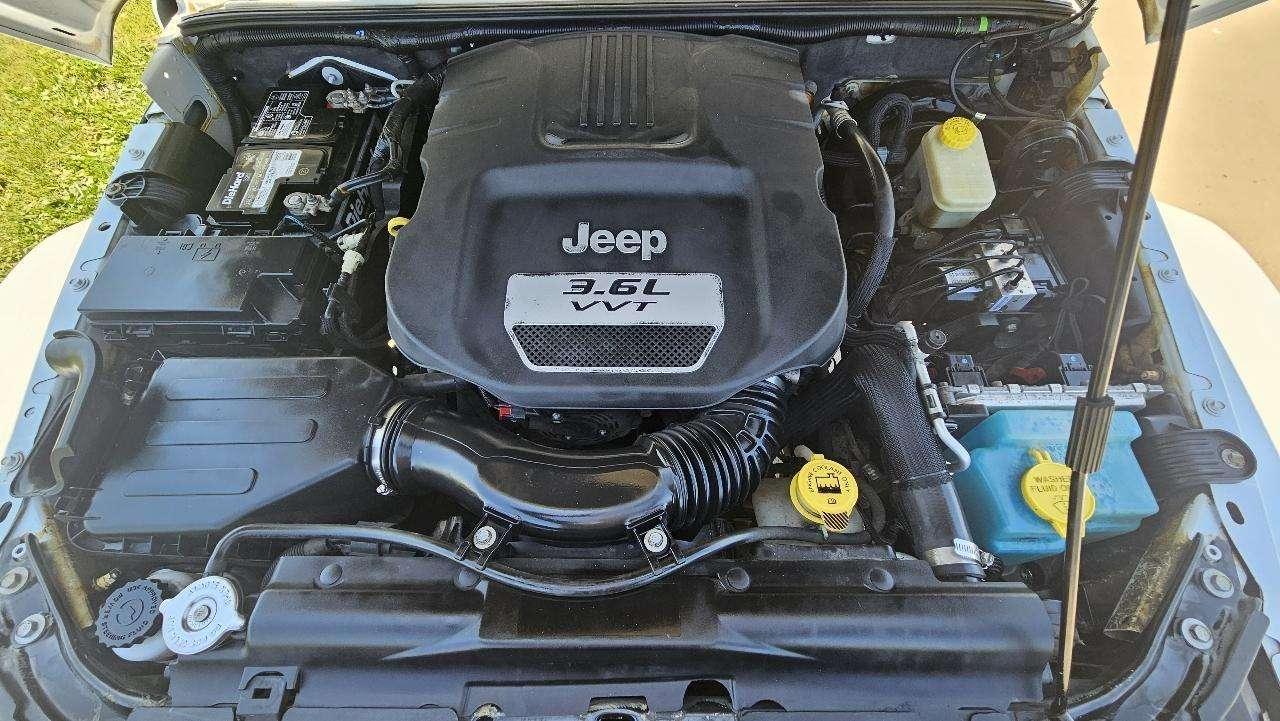 Jeep Wrangler Unlimited 4WD 4dr Sahara 2013
