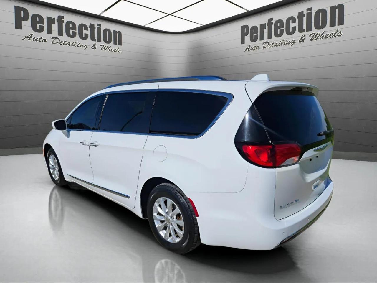 Chrysler Pacifica Touring L FWD 2018