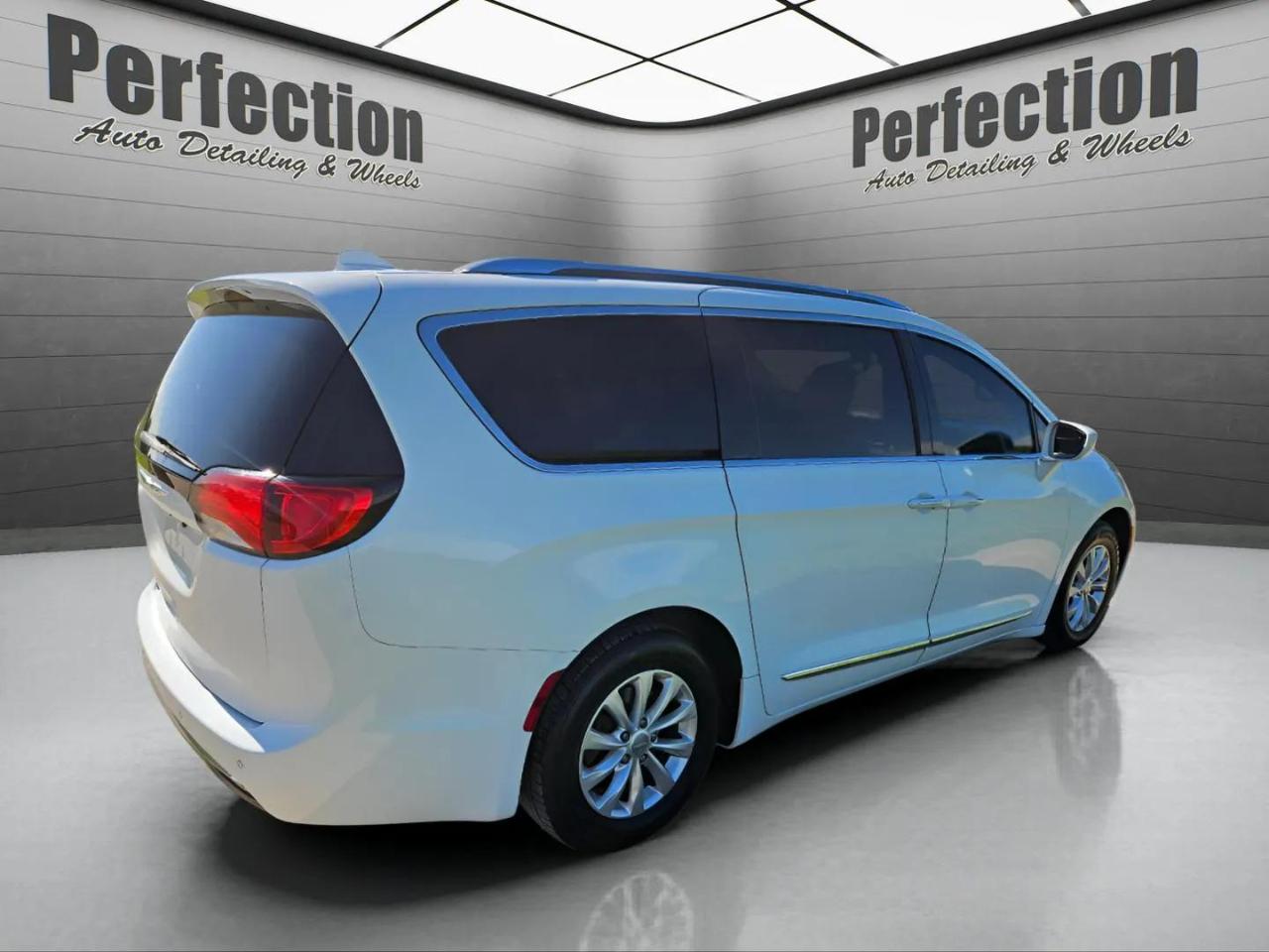 Chrysler Pacifica Touring L FWD 2018