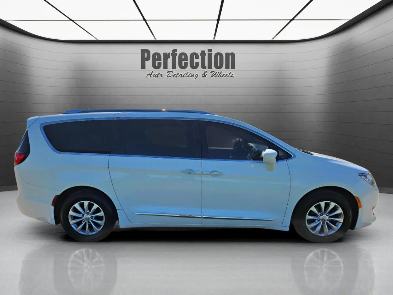 Chrysler Pacifica Touring L FWD 2018
