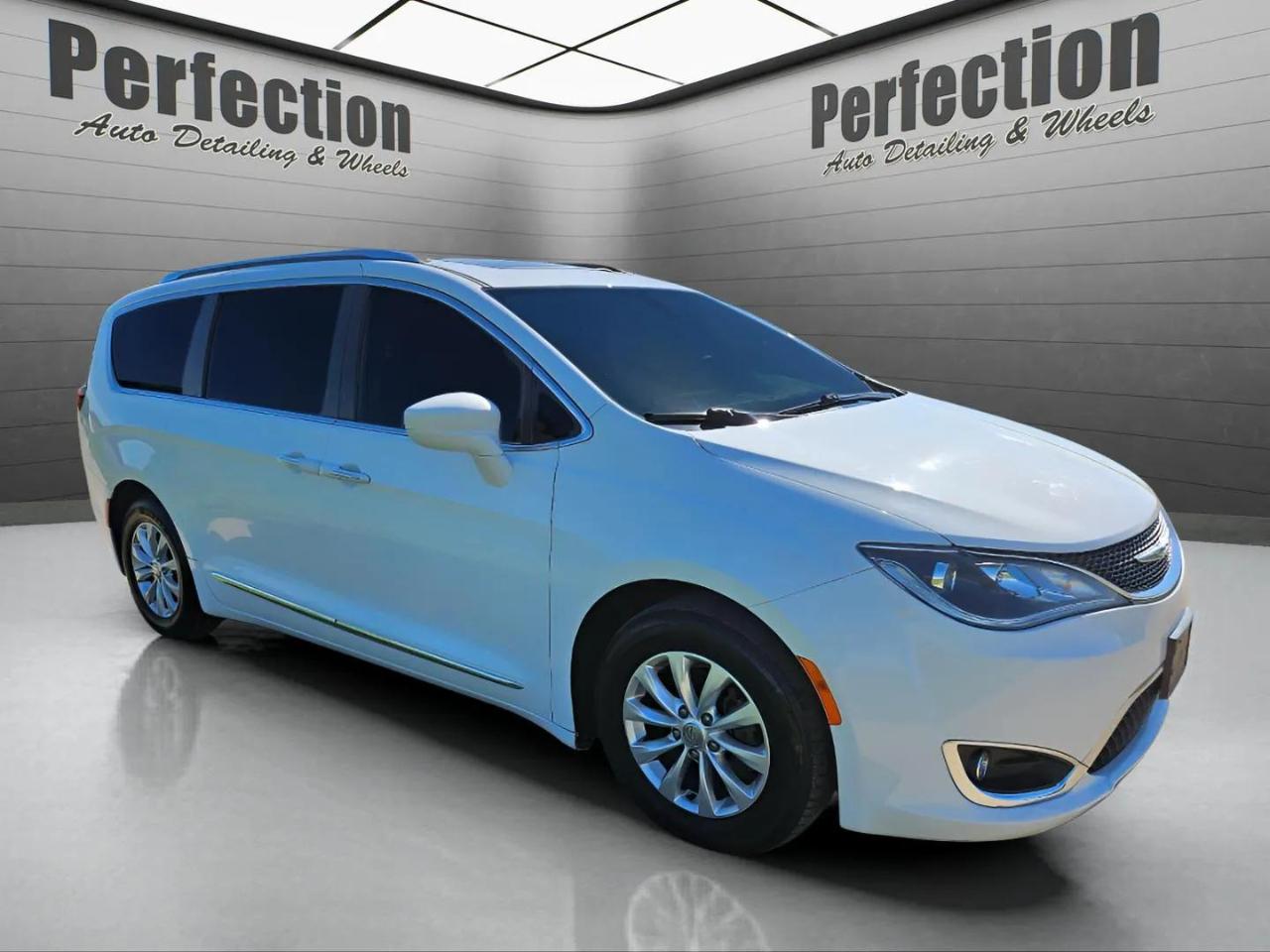 Chrysler Pacifica Touring L FWD 2018