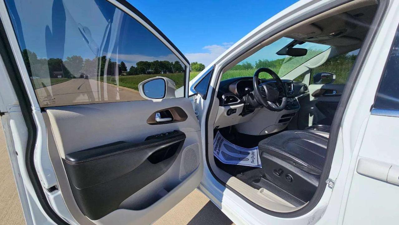 Chrysler Pacifica Touring L FWD 2018