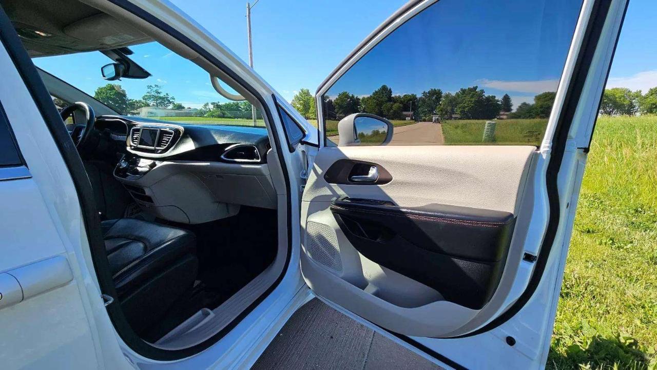 Chrysler Pacifica Touring L FWD 2018