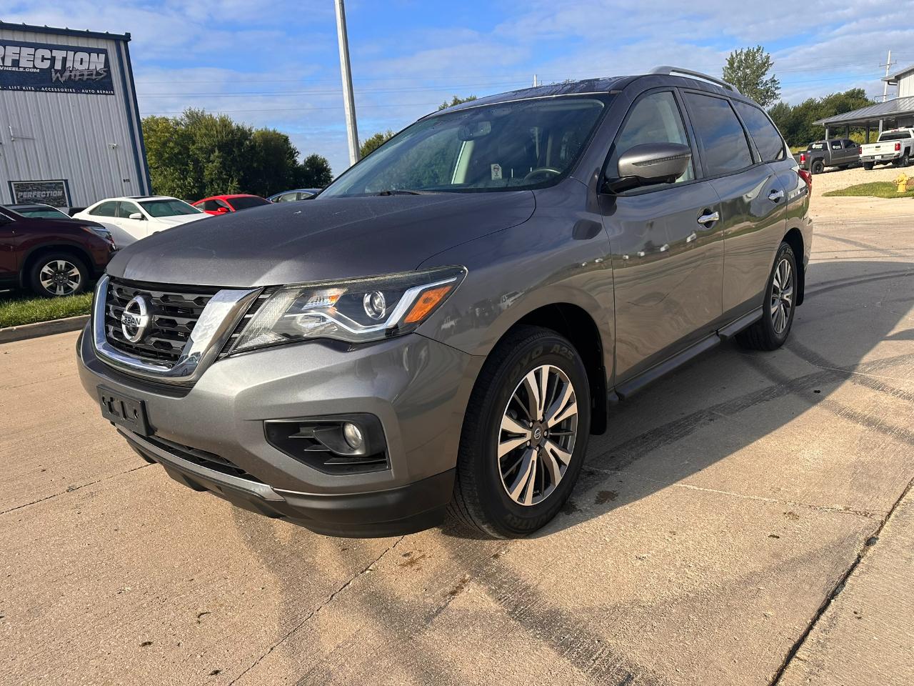 Nissan Pathfinder 4x4 SL 2017