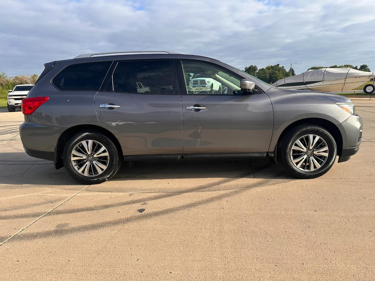 Nissan Pathfinder 4x4 SL 2017