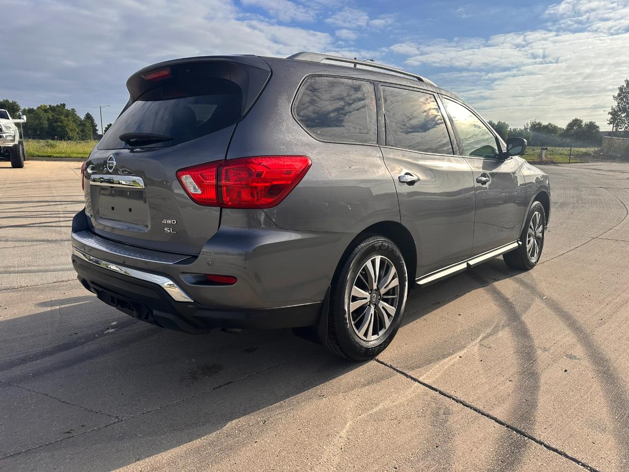 Nissan Pathfinder 4x4 SL 2017