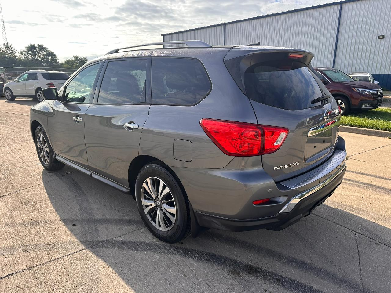 Nissan Pathfinder 4x4 SL 2017