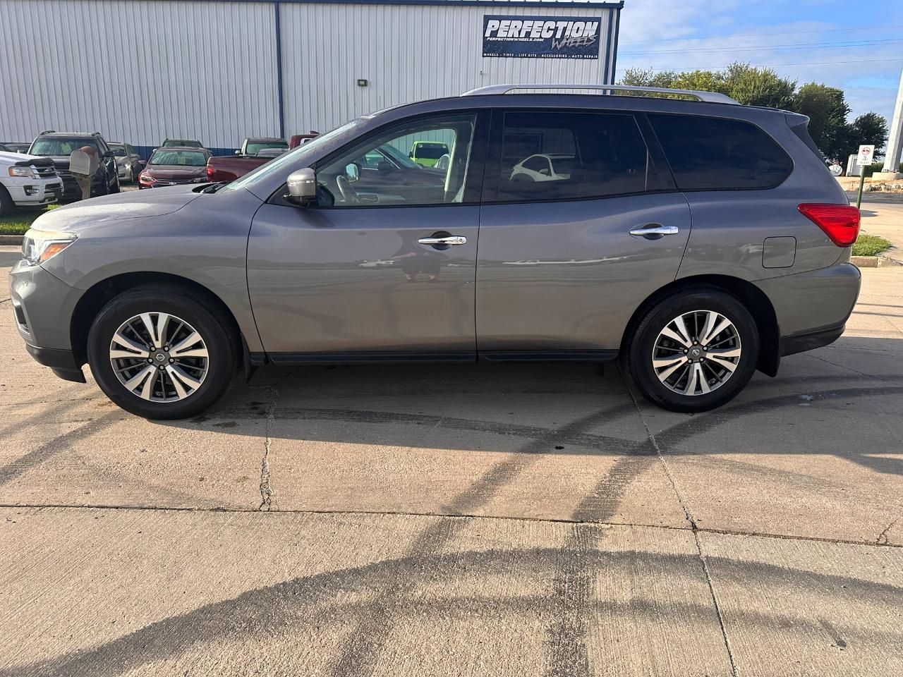 Nissan Pathfinder 4x4 SL 2017