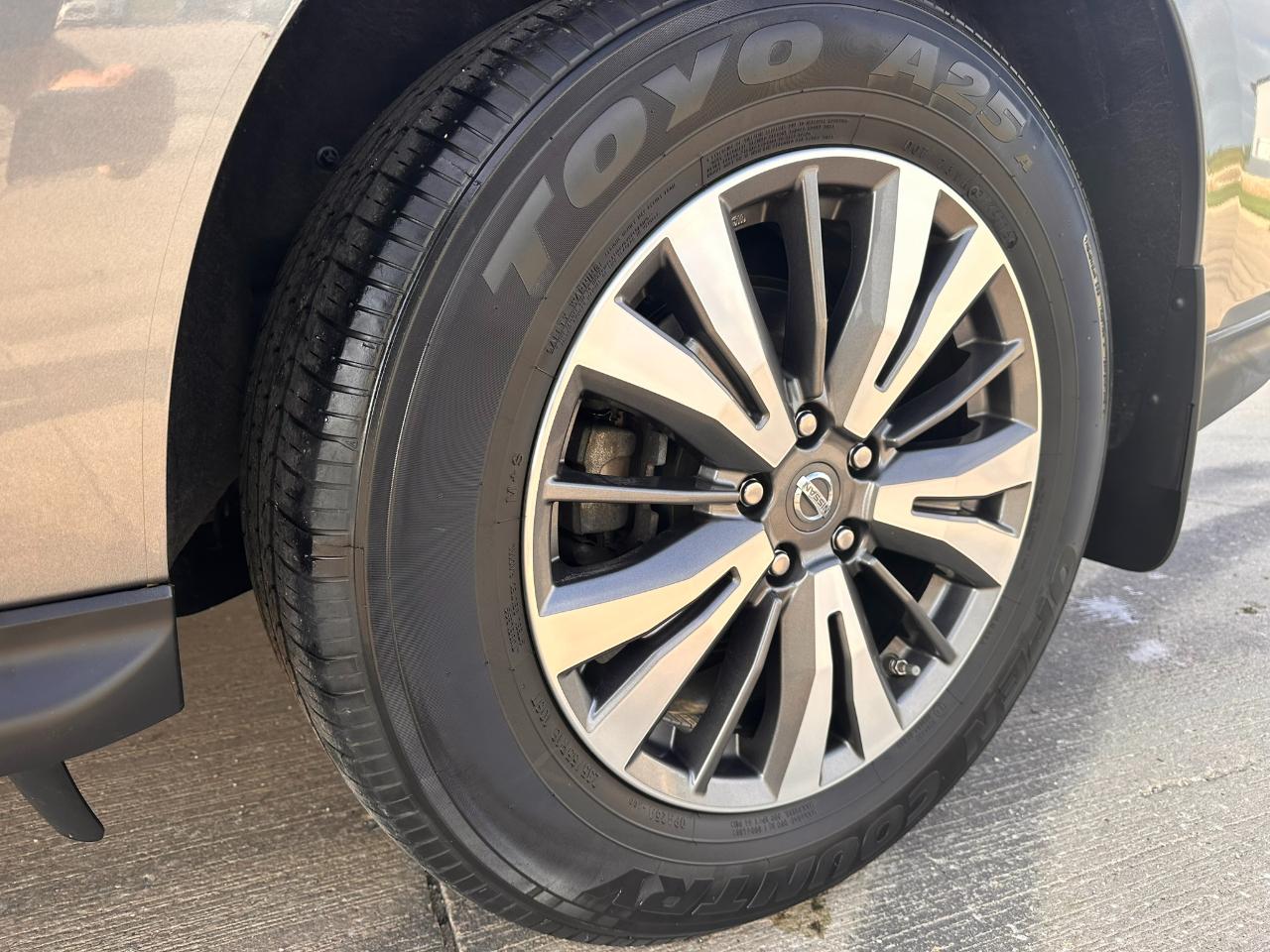 Nissan Pathfinder 4x4 SL 2017