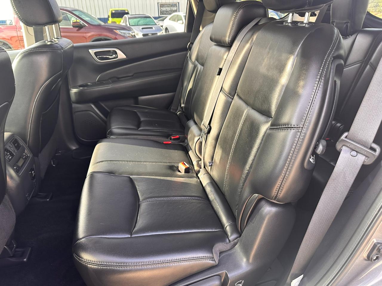 Nissan Pathfinder 4x4 SL 2017