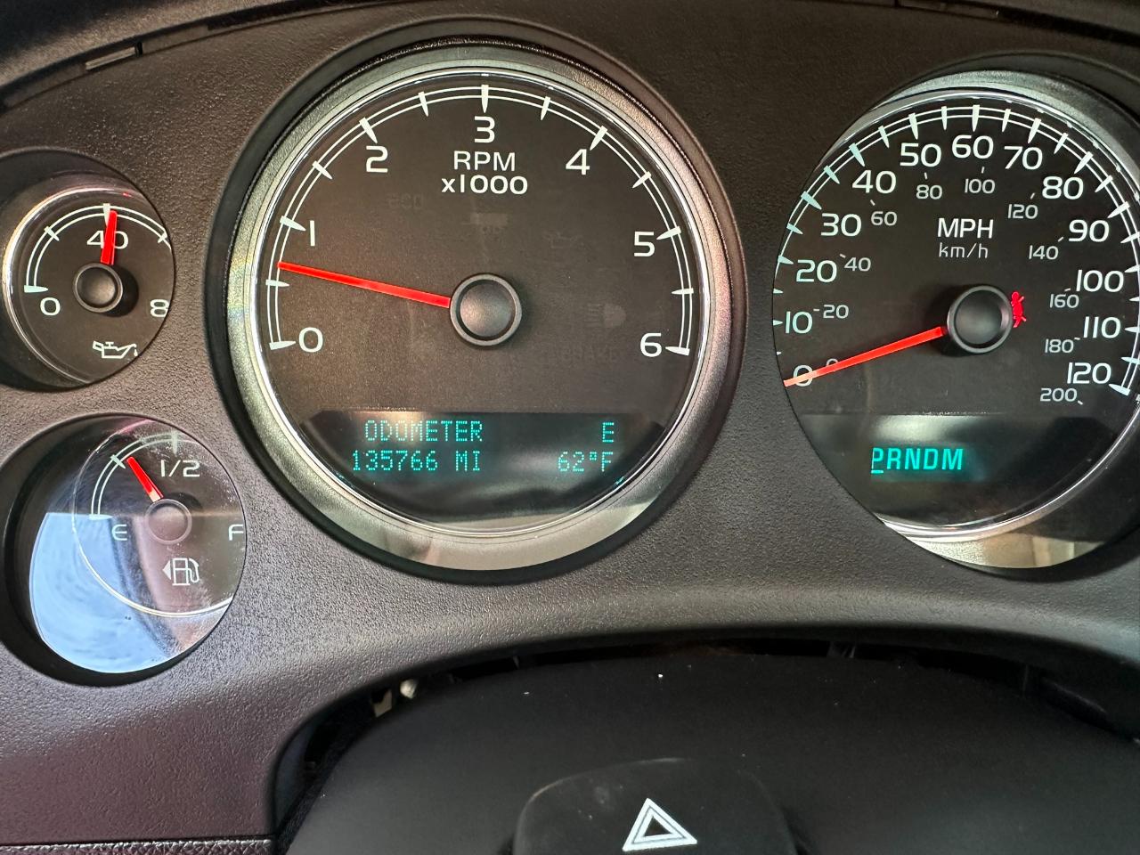 GMC Yukon AWD 4dr 1500 Denali 2011