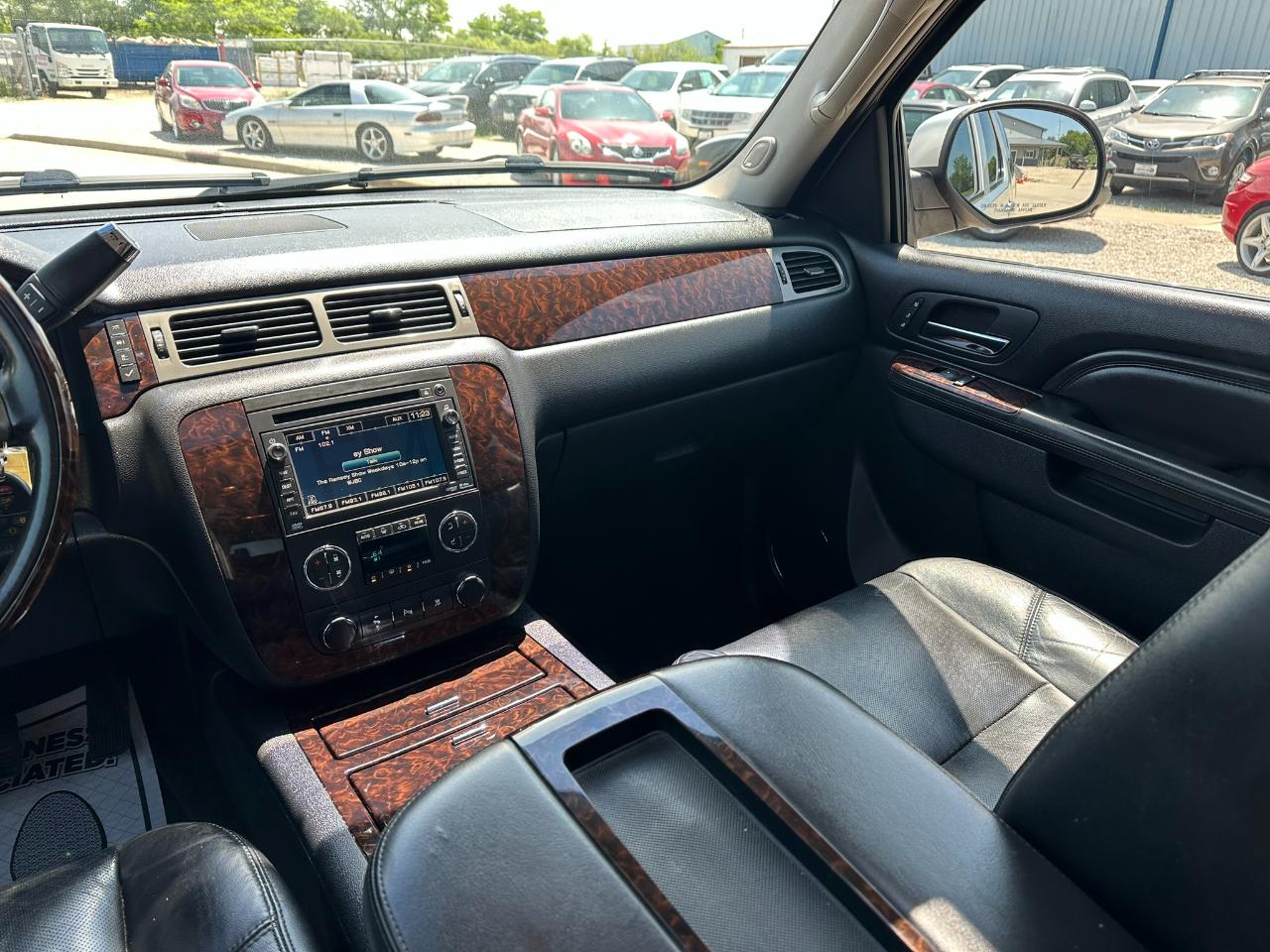 GMC Yukon AWD 4dr 1500 Denali 2011