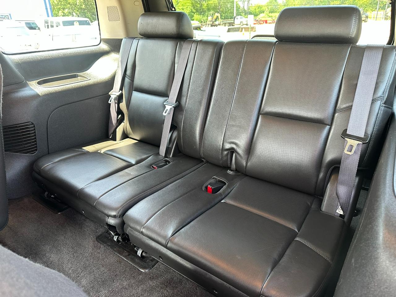 GMC Yukon AWD 4dr 1500 Denali 2011