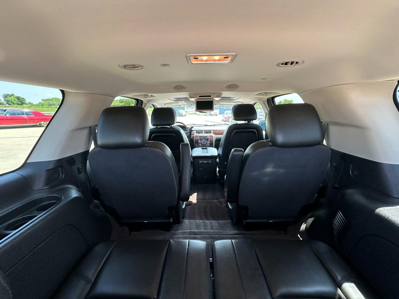 GMC Yukon AWD 4dr 1500 Denali 2011