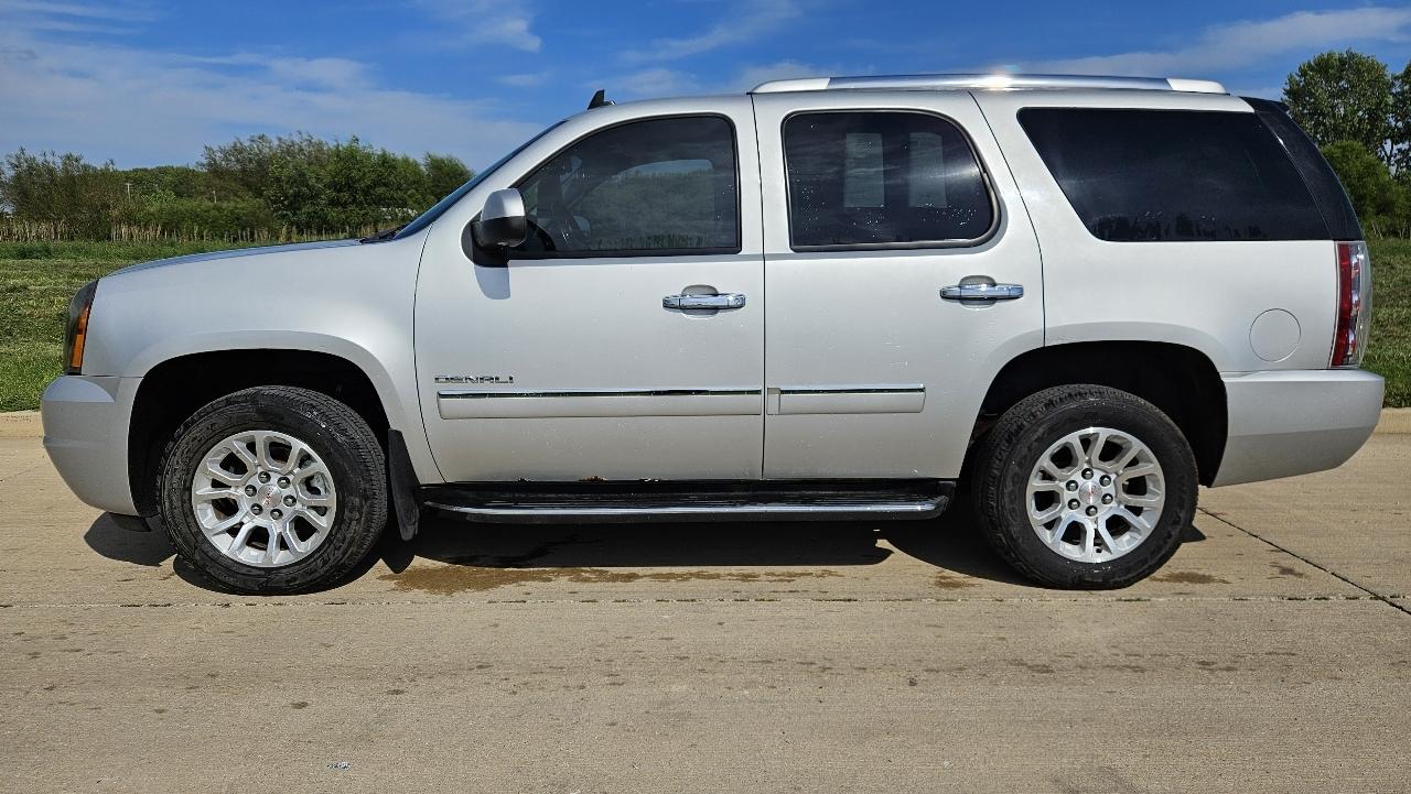 GMC Yukon AWD 4dr 1500 Denali 2011