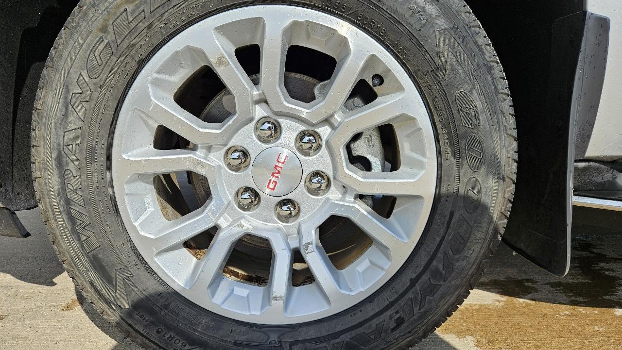 GMC Yukon AWD 4dr 1500 Denali 2011