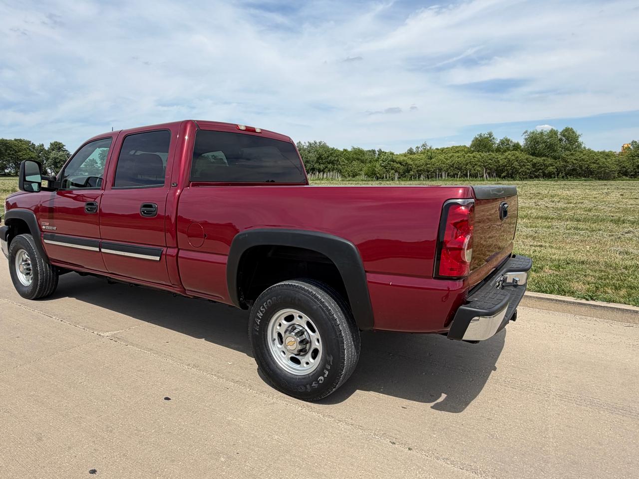 Chevrolet Silverado 2500HD Crew Cab 153" WB 4WD LT 2004