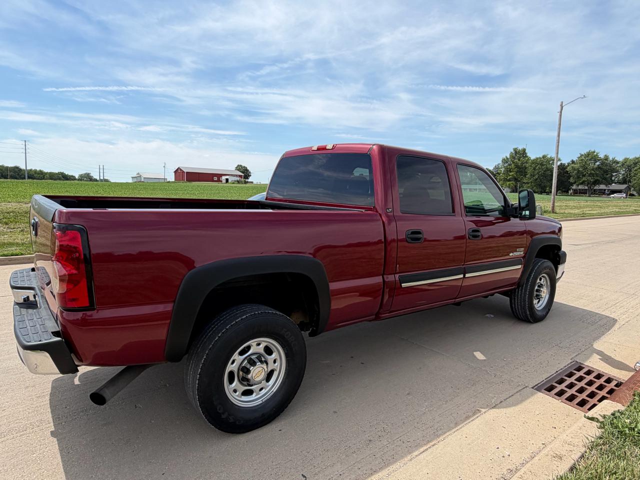 Chevrolet Silverado 2500HD Crew Cab 153" WB 4WD LT 2004