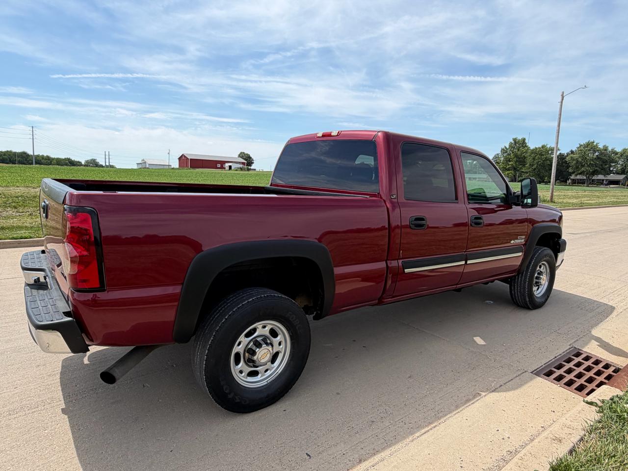 Chevrolet Silverado 2500HD Crew Cab 153" WB 4WD LT 2004