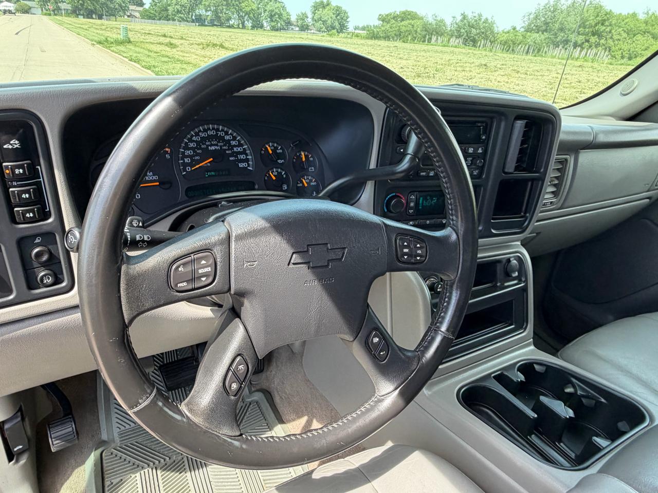 Chevrolet Silverado 2500HD Crew Cab 153" WB 4WD LT 2004